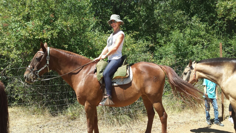 Subiendo a caballo en familia Subiendo a caballo en familia