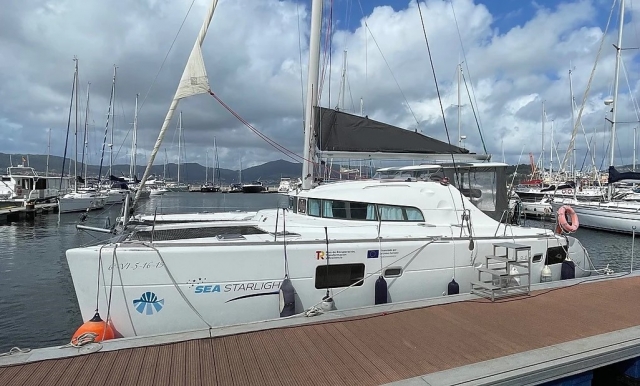 Renta de catamarán con patrón Ría de Vigo, 8h