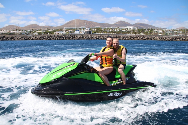 Pilota una jet ski en Lanzarole