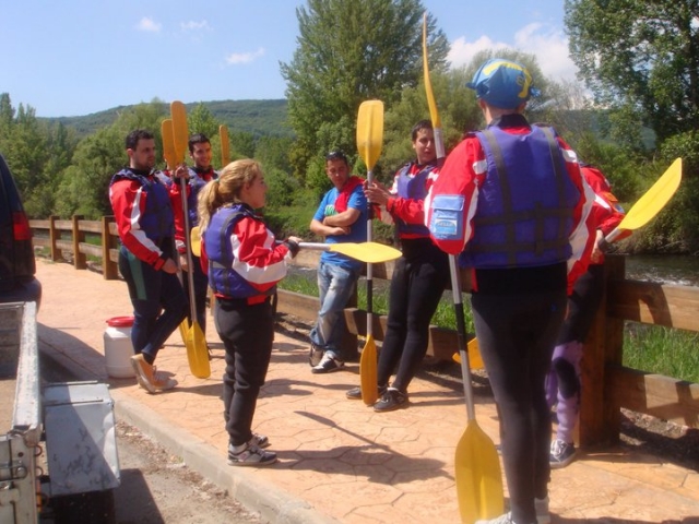 Navegar en piragua en el río Luna 2 horas