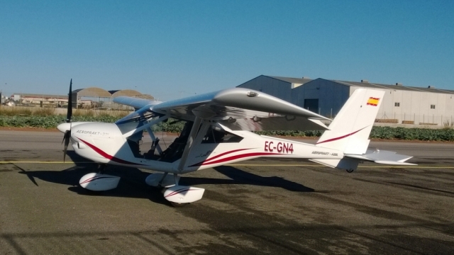 Avioneta en aerodromo