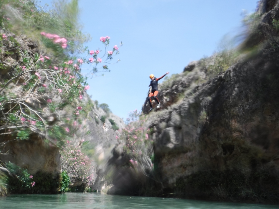 Salto de varios metros