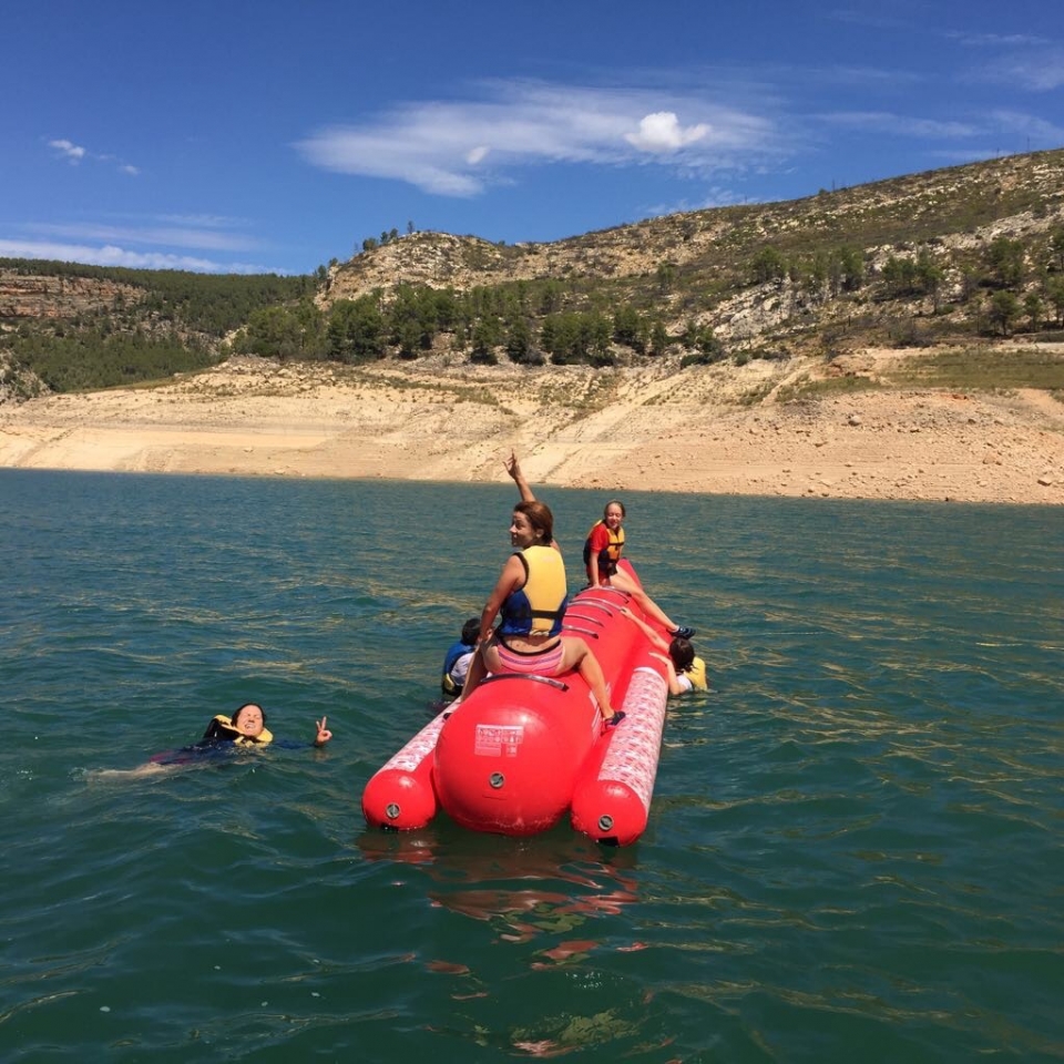 En el agua tras caerse