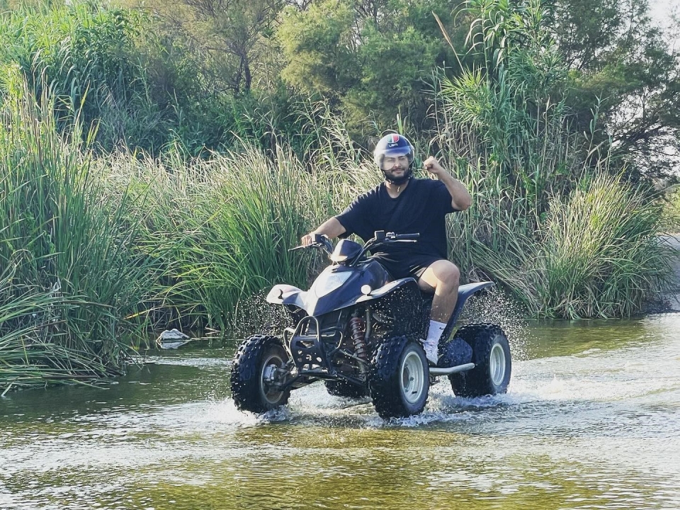 Pasando el río durante la ruta