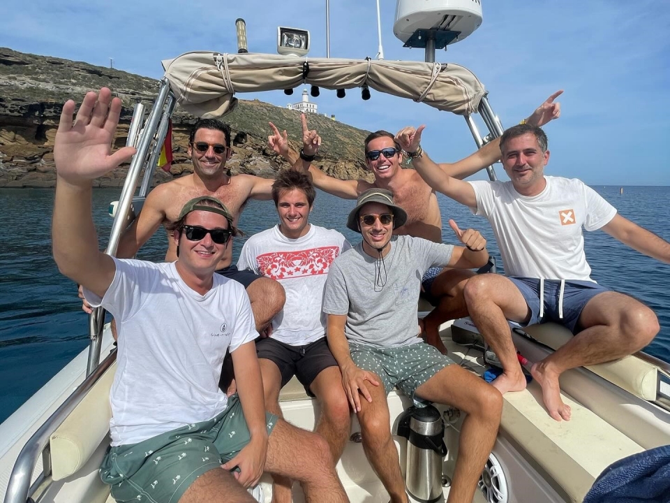 Charter de pesca listo para la jornada Charter de pesca listo para la jornada
