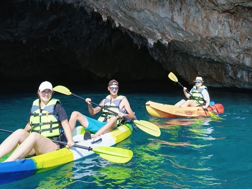 Paseo en kayak por Grandella Paseo en kayak por Grandella