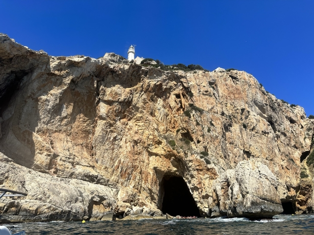 Disfruta de las cueva marítimas en kayak