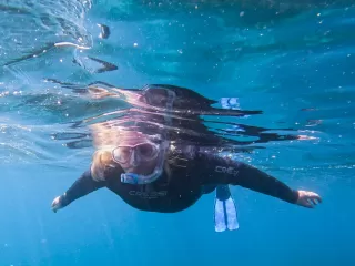 Ruta guiada snorkel acantilado Maro Cerro Gordo 2h