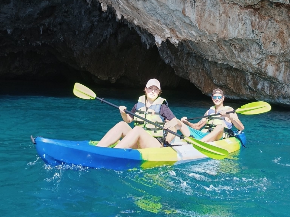 Ruta en kayak a Cala Granadella Ruta en kayak a Cala Granadella