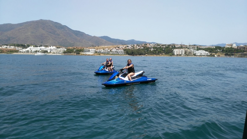 Tour para grupos en jetski hacia el Puerto de la Duquesa Tour para grupos en jetski hacia el Puerto de la Duquesa
