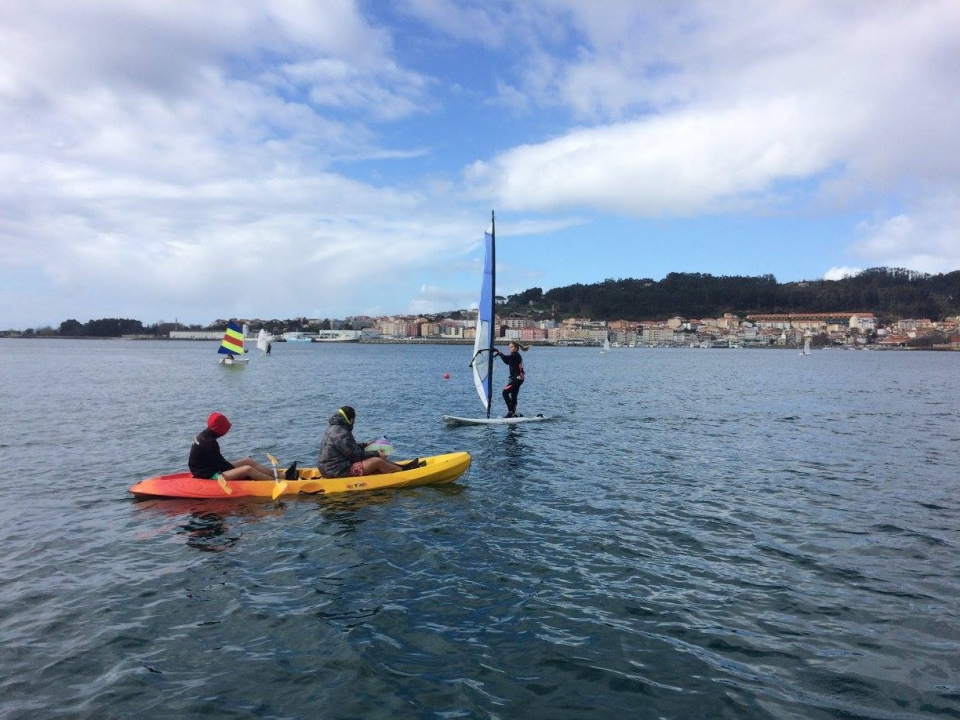 Paseo en kayak por la Playa de Rodeira Paseo en kayak por la Playa de Rodeira