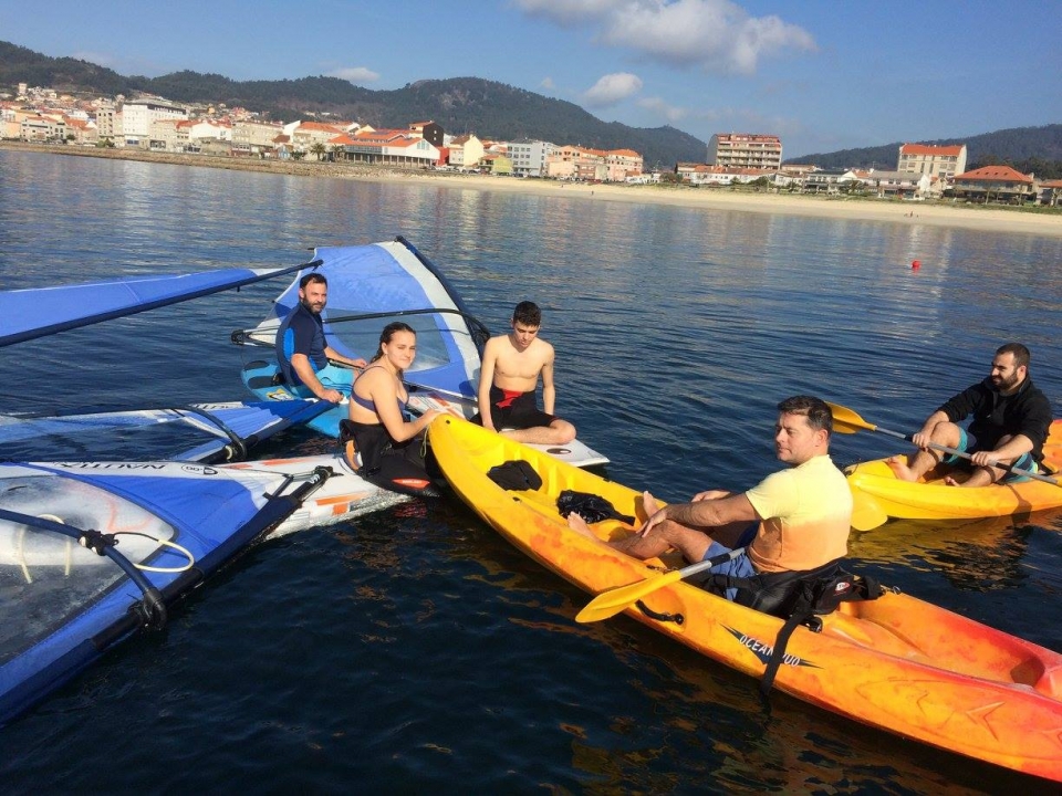 Ruta en kayak en buena compañía por el Atlántico Ruta en kayak en buena compañía por el Atlántico