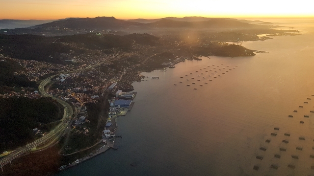 Duranle un vuelo en avioneta al atardecer