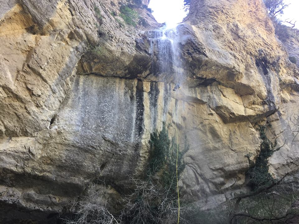 Descenso de rapel de 50 metros Arteta