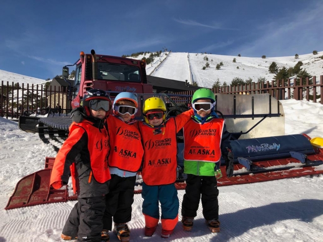 Mini esquiadores en Valdesquí