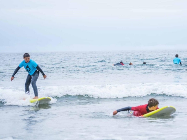 Clase de surf grupal en playa de Esteiro 2 horas