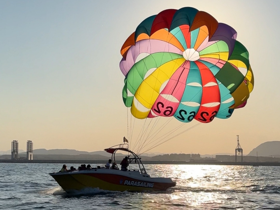 Parasailing Parasailing