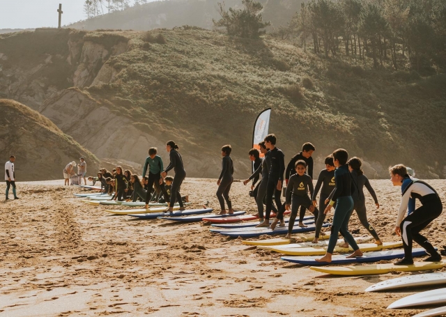 Curso de surf grupal en Playa de Esteiro 10 días