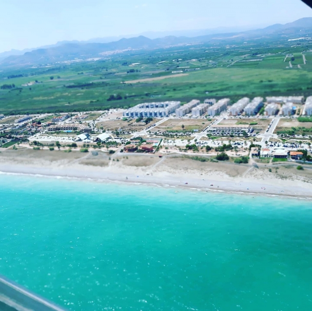 Divisando la costa valenciana desde la avioneta