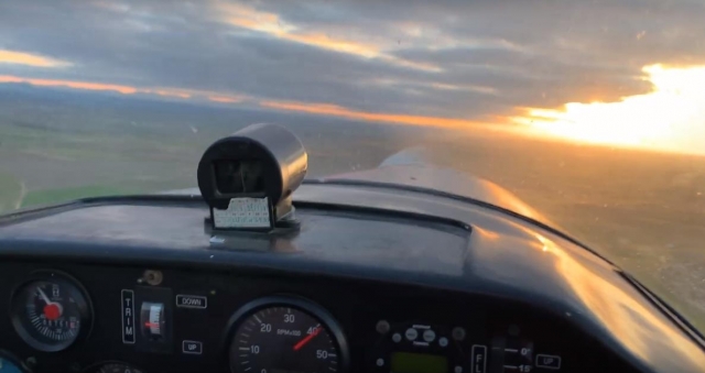 Cuadro de mandos y panorámica del cielo