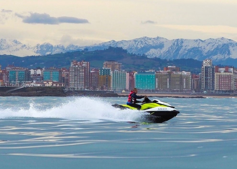 Tour en jet ski por costa gijonensa
