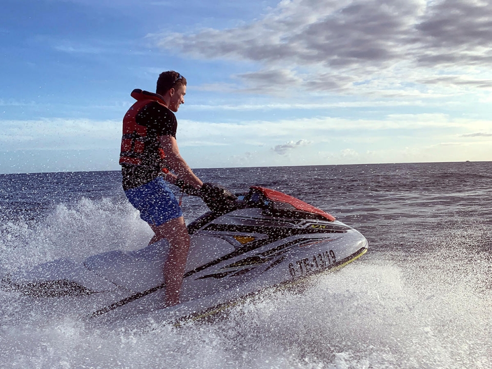 Acelera en el jet ski Acelera en el jet ski