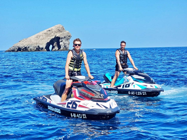 Renta moto agua con licencia Las Salinas, 1'5h