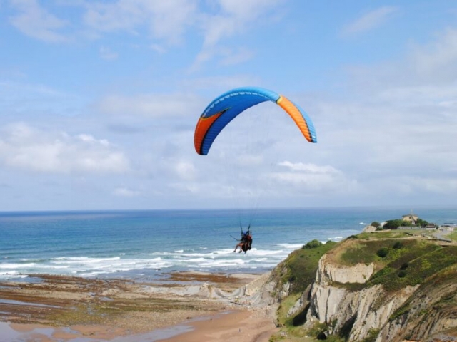 Vuelo en parapente por Getxo Vuelo en parapente por Getxo