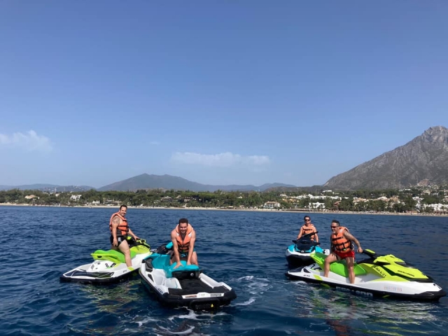 Ruta en jet ski en grupo por Nerja