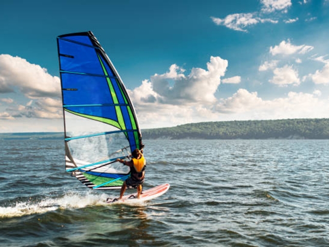 Clase de windsurf en costa de Nigrán 2 horas