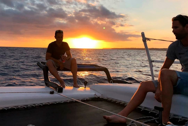 Ruta en velero al atardecer en la costa sur de Menorca
