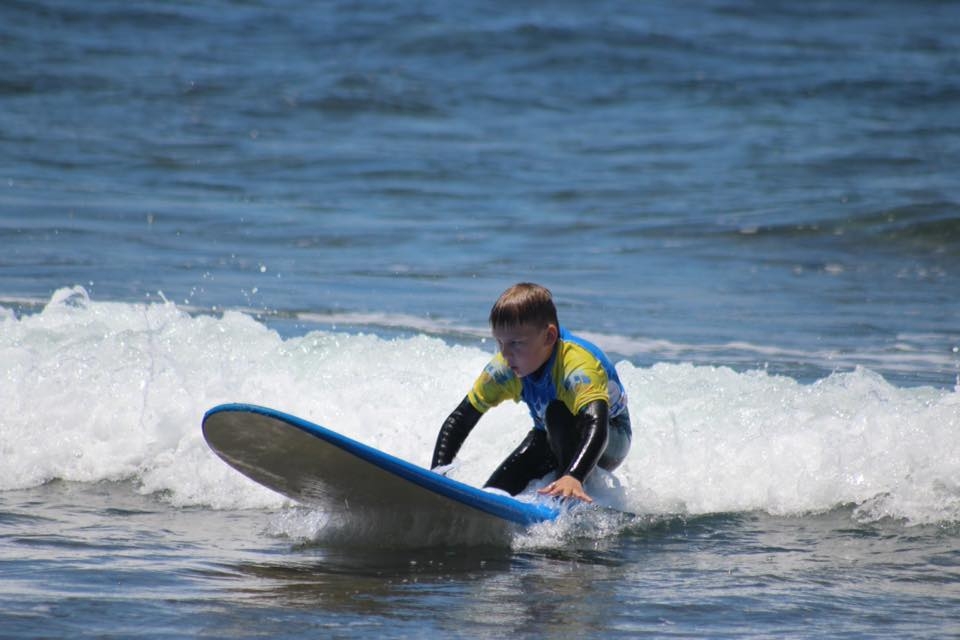 Aprendizaje para todos los niveles en la clase de surf