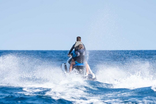 Jet ski biplaza en Platja de Fenals, 1 hora