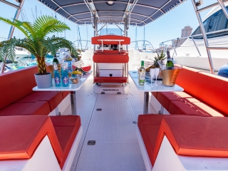 Party Boat Privado en Fuengirola al anochecer 4hrs