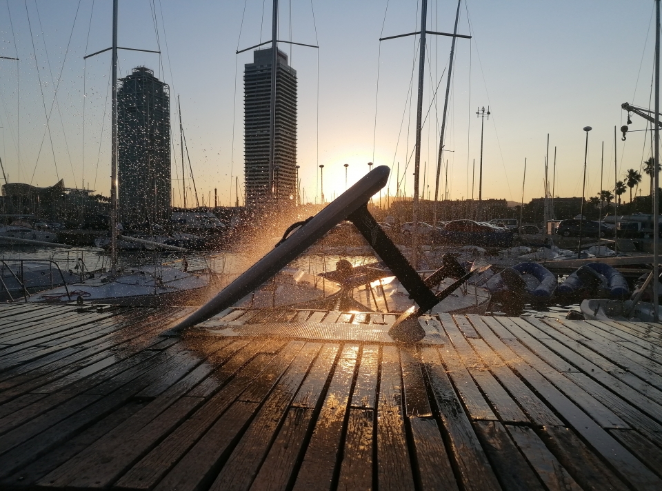 Efoil sunset en el Puerto Olimpico de Bcn