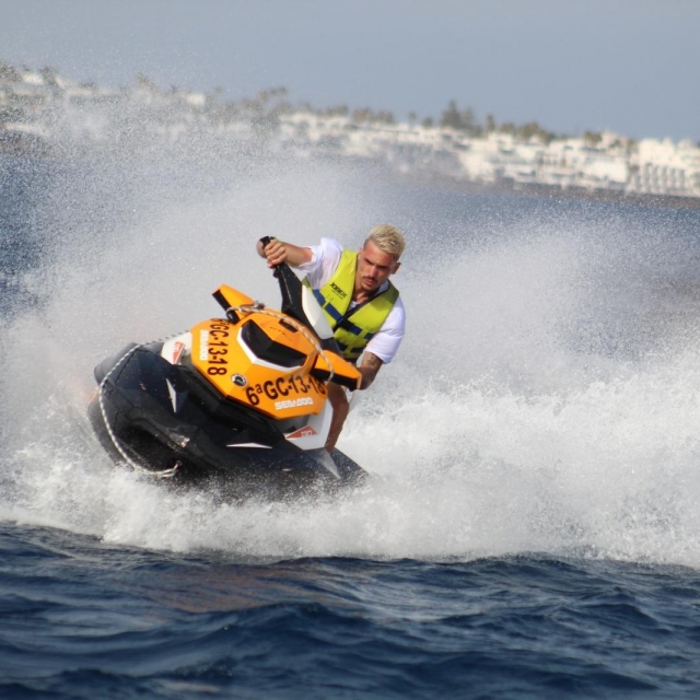 Ruta jet ski individual en Playa Blanca 40min