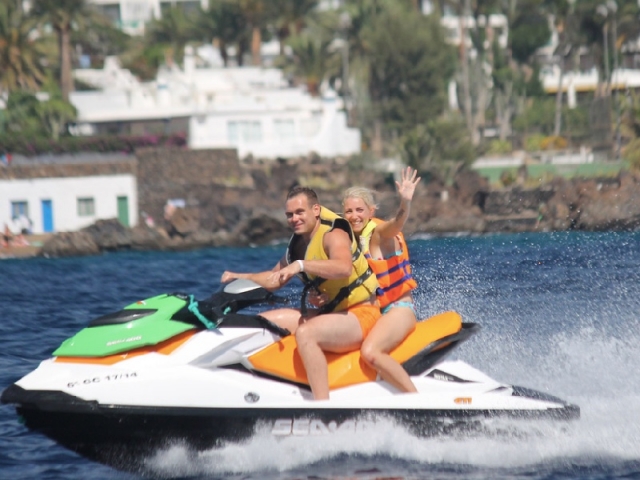 Paseo en jet ski biplaza por Playas de Papagayo