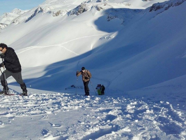 Subiendo con raquetas de nieve los Picos de Europa 