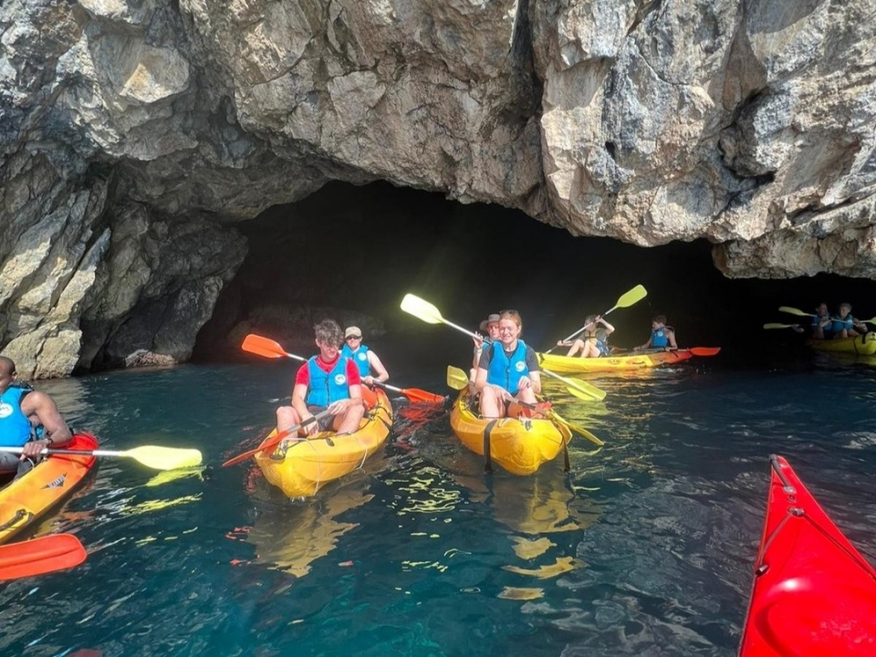 Paseo en kayak por las cueva de Maro