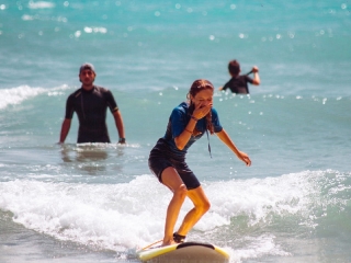 Renta tabla de surf avanzado Castellón 1 hora