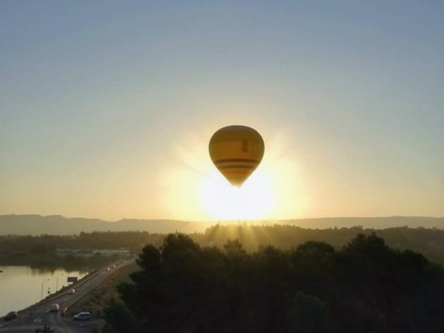 Salida del sol tras el globo Salida del sol tras el globo