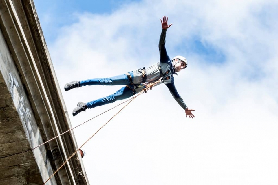 caida libre en el salto de bungee