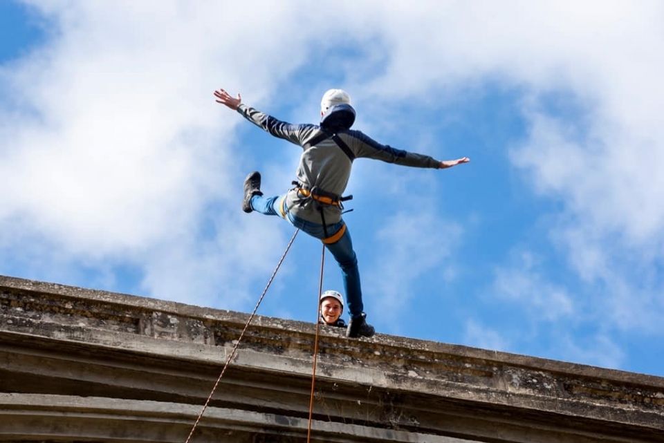 cayendo a 25 metros en el salto de bungee