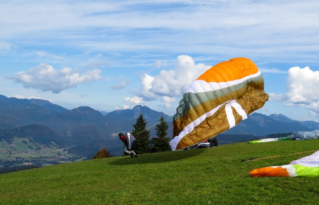 Preparando el parapenle para volar