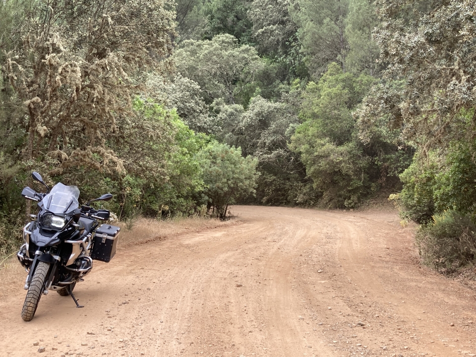Recorriendo la cerro en moto