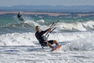 Renta equipo de kitesurf Las Botigas, Sitges 2h