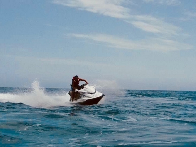 irrumpiendo las olas en Fuerteventura irrumpiendo las olas en Fuerteventura