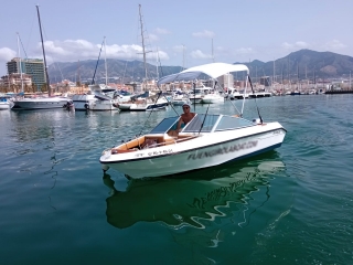 Renta de barco sin licencia en Fuengirola de 2h