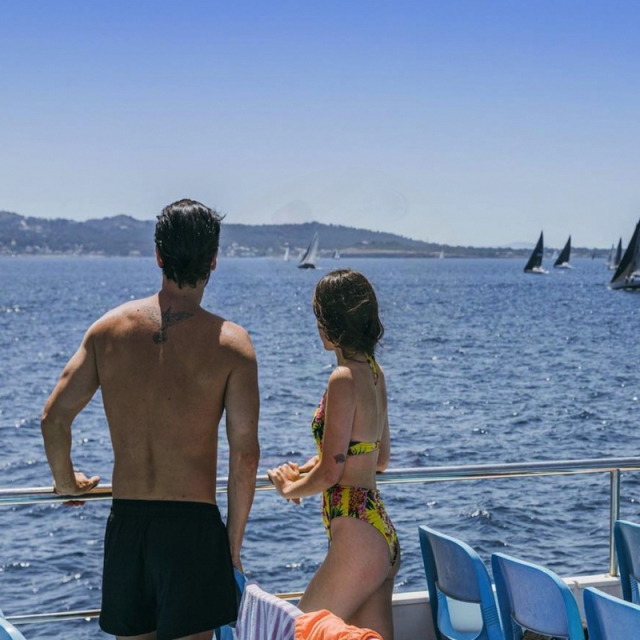 Contempla el Mediterráneo desde nuestro barco