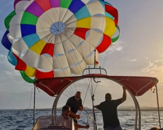 Acompañanle para vuelo en parasailing en Alicante